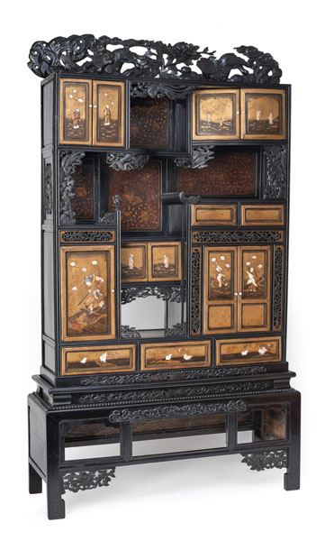 <b>Großes Shibayama-Stil Kabinett aus dunkelbraunem Holz</b>