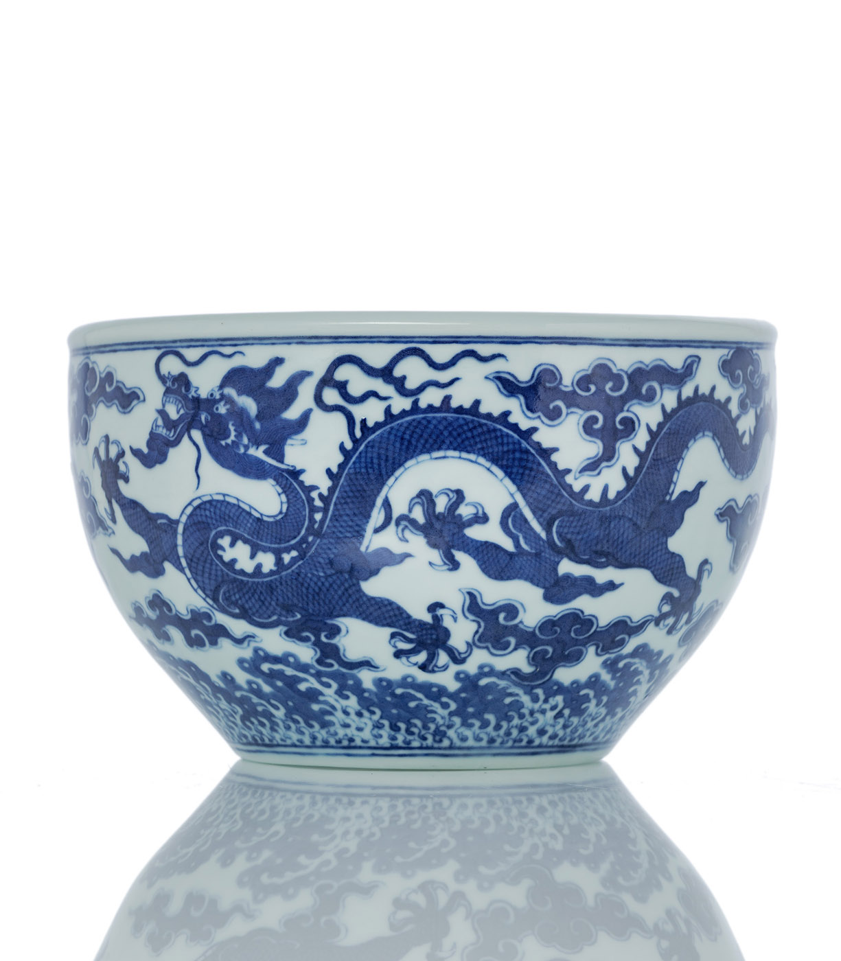 <b>A FINE BLUE AND WHITE DRAGON JARDINIÈRE</b>