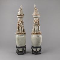 <b>A PAIR OF QINGBAI GLAZED URN VASES WITH COVER AND WOODEN STAND</b>
