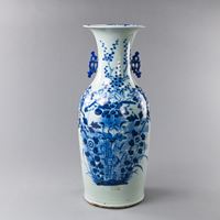 <b>A BLUE AND WHITE LOTUS PORCELAIN VASE</b>