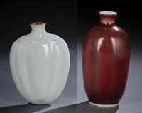 <b>A COPPER-RED DECORATED AND A MONOCHROME WHITE GLAZED PORCELAIN SNUFFBOTTLE</b>