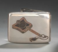 <b>A FINE SILVER CARD CASE WITH COPPER- AND SHAKUDO -INDLAID DECORATION OF A FAN</b>