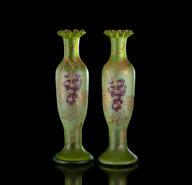 <b>A PAIR OF GREEN UNDERLAID ENAMELLED AND GILT GLASS VASES</b>