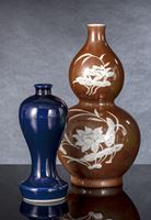 <b>A MONOCHROME BLUE GLAZED MEIPING AND A BROWN-GLAZED SLIP-DECORATED GOURD VASE</b>