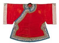 <b>A SUMMER ROBE (AO) MADE OF RED SILK GAUZE WITH FLORAL EDGING</b>