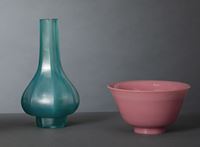 <b>A BLUE BEIJING GLASS VASE AND A PINK GLASS BOWL</b>