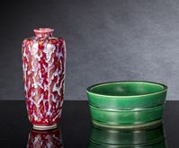 <b>A GREEN-GLAZED BOWL AND A SPLASHED GLAZED VASE</b>