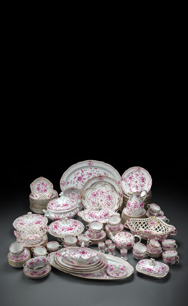 <b>A NUMEROUS MEISSEN INDIAN FLOWER TOOLED DINNER AND COFFEE SERVICE</b>