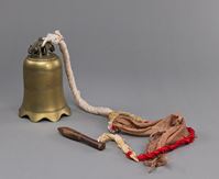 <b>A BRONZE BELL WITH DRAGON HANDLE AND WOODEN BAR</b>