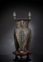 <b>A LARGE TRIPOD BRONZE VESSEL IN THE ARCHAIC STYLE OF A JIA</b>