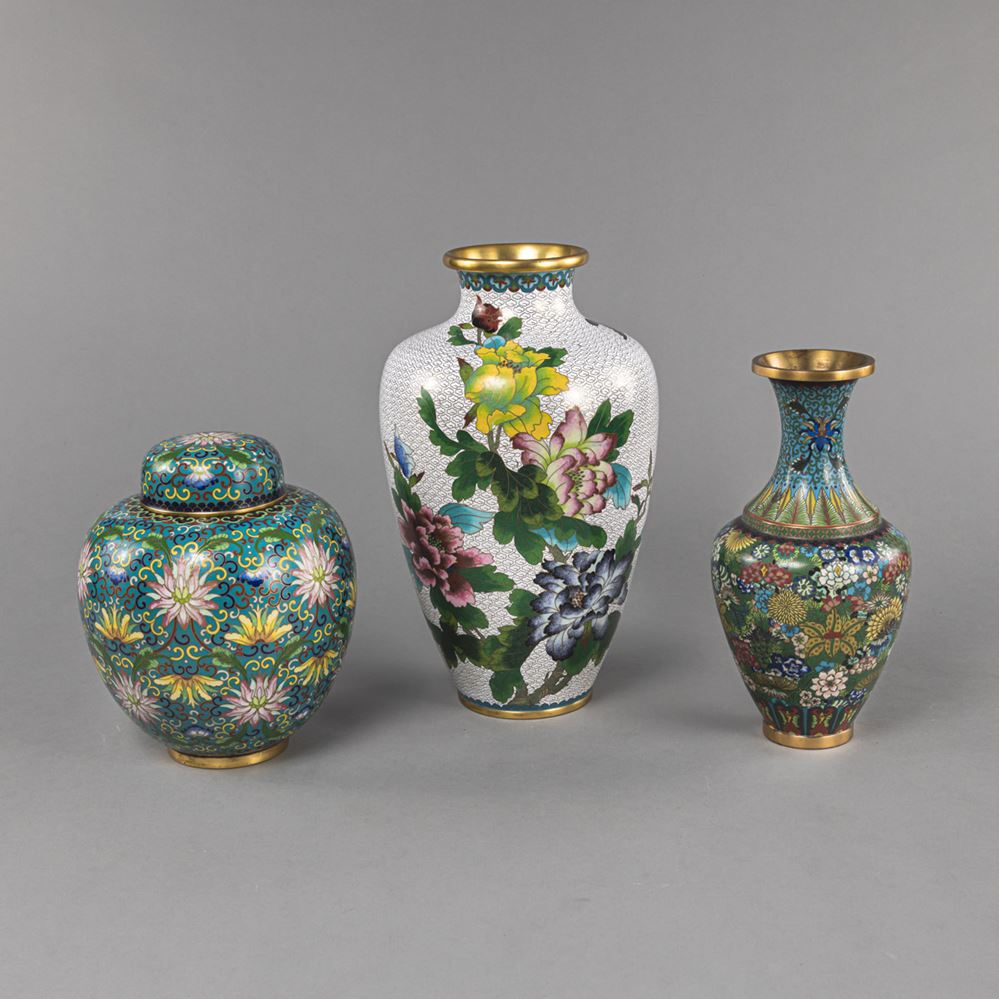 <b>TWO CLOISONNÉ VASES AND A LIDDED VASE WITH FLORAL DECORATION</b>