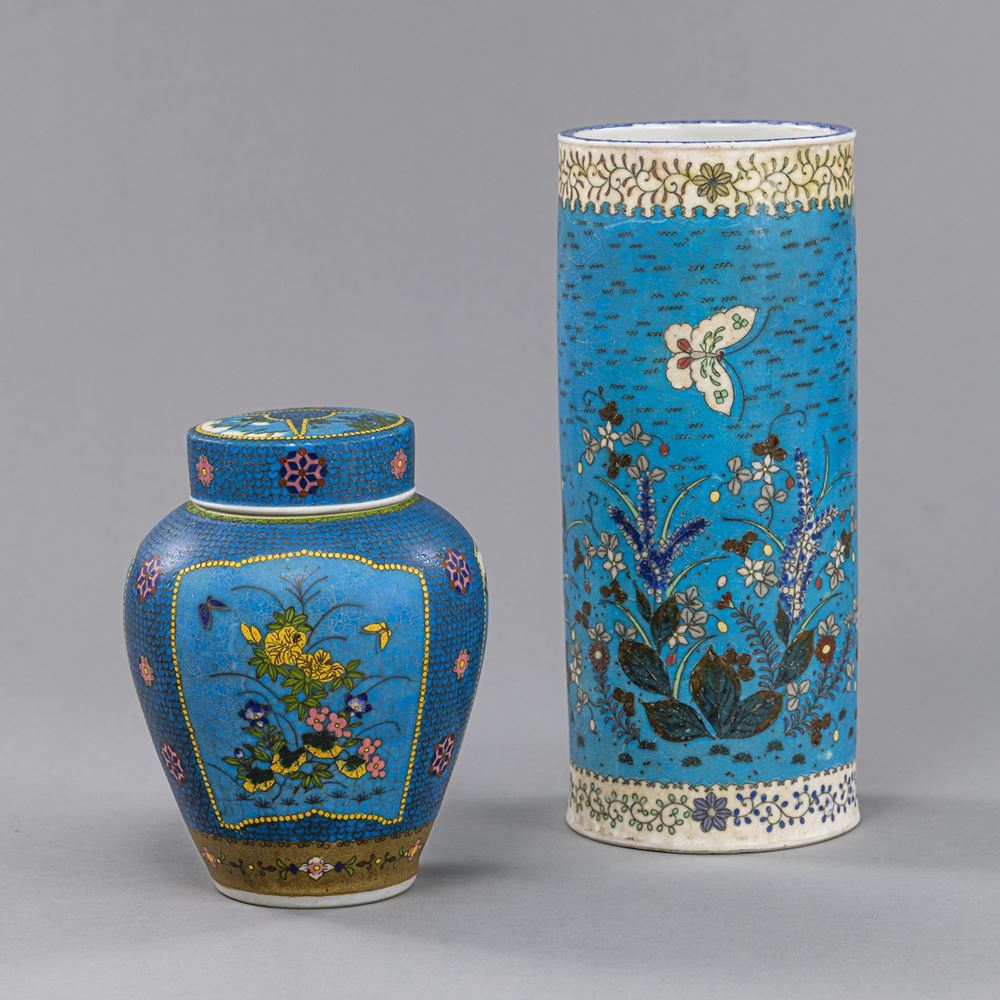 <b>A CLOISONNÉ-DECORATED PORCELAIN VASE AND GINGER JAR</b>