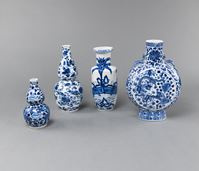<b>TWO BLUE AND WHITE PORCELAIN DOUBLE-GOURD SHAPED VASES, A MOONFLASK, AND A ROULEAU VASE</b>