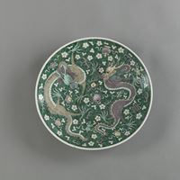 <b>A TWIN DRAGON GREEN-GROUND PORCELAIN CHARGER</b>