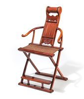 <b>A HORSESHOE-BACK FOLDING CHAIR WITH HEADREST</b>