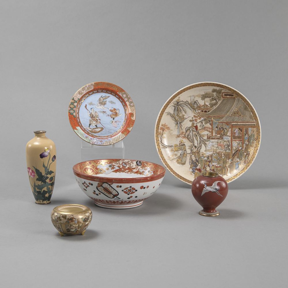<b>FOUR KUTANI AND SATSUMA PORCELAINS AND TWO SMALL CLOISONNÉ VASES</b>