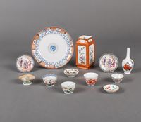 <b>A GROUP OF POLYCHROME PORCELAINS, E.G. SQUARE VASE, EXPORT PLATE, SMALL BOWLS</b>