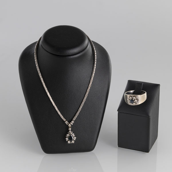 <b>Collier und Ring mit Saphiren</b>