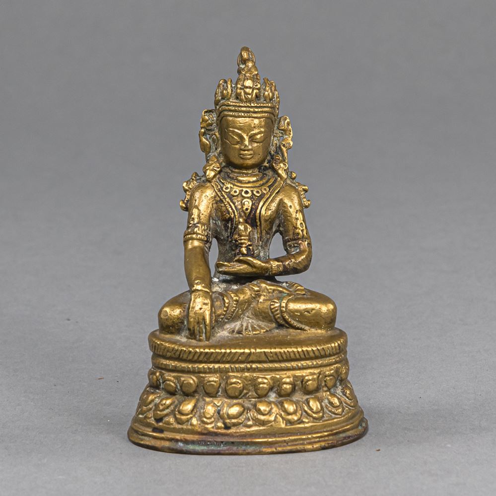 <b>A BRONZE FIGURE OF BUDDHA AKSHOBHYA</b>