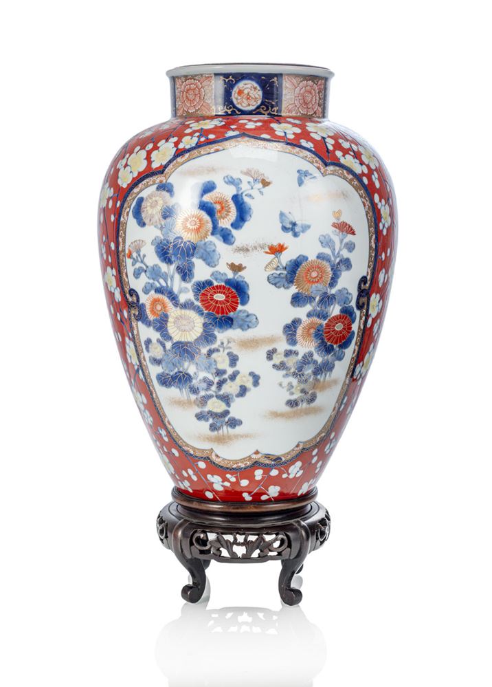 <b>A  KORANSHA-PORCELAIN VASE DECORATED WITH CARPS AND CHRYSANTHEMUMS</b>