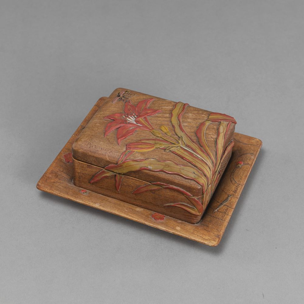 <b>A LILY RELIEF CARVED WOOD BOX ON A TRAY</b>