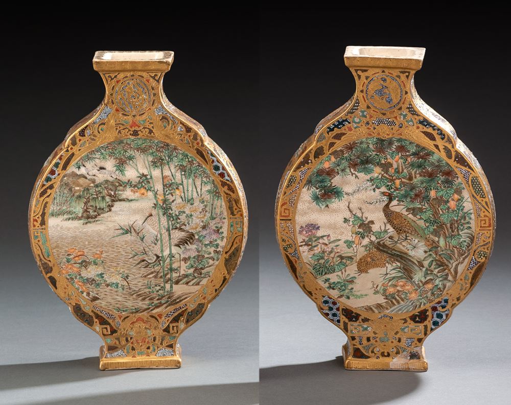 <b>GEHT ZURÜCK NACH KÖLN -Paar flache Satsuma-Vasen mit Dekor von Vögeln und Blüten</b>