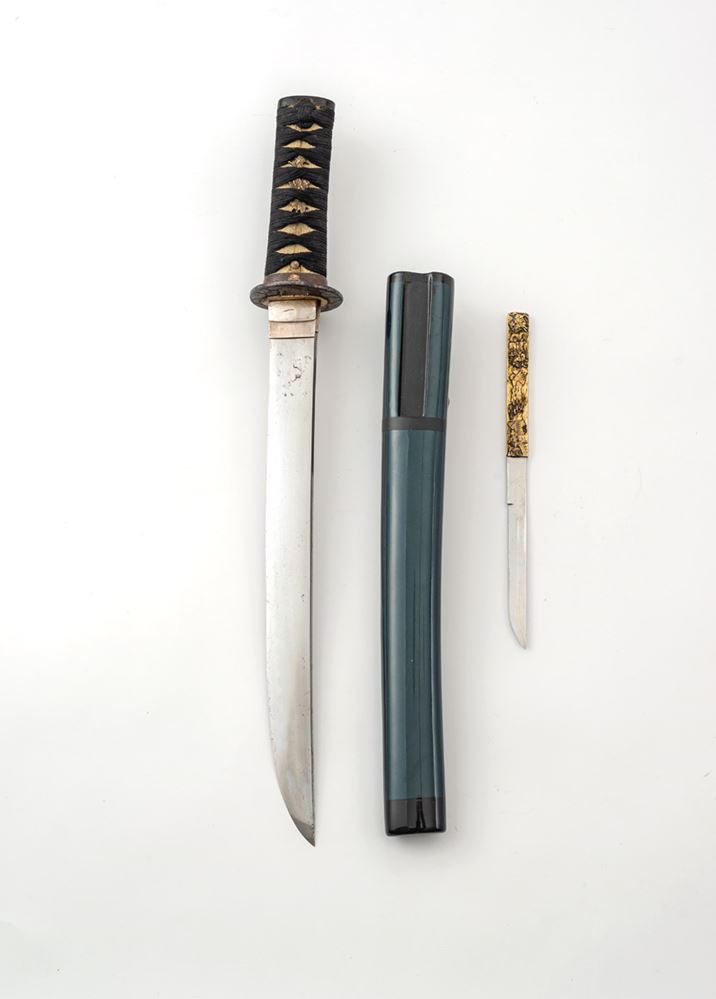 <b>A TANTO</b>