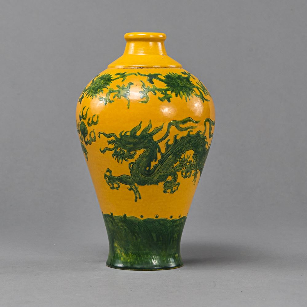 <b>A YELLOW-GROUND GREEN DRAGON VASE 'MEIPING'</b>