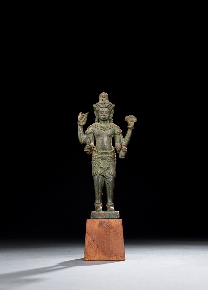 <b>A BRONZE FIGURE OF LOKESHVARA</b>