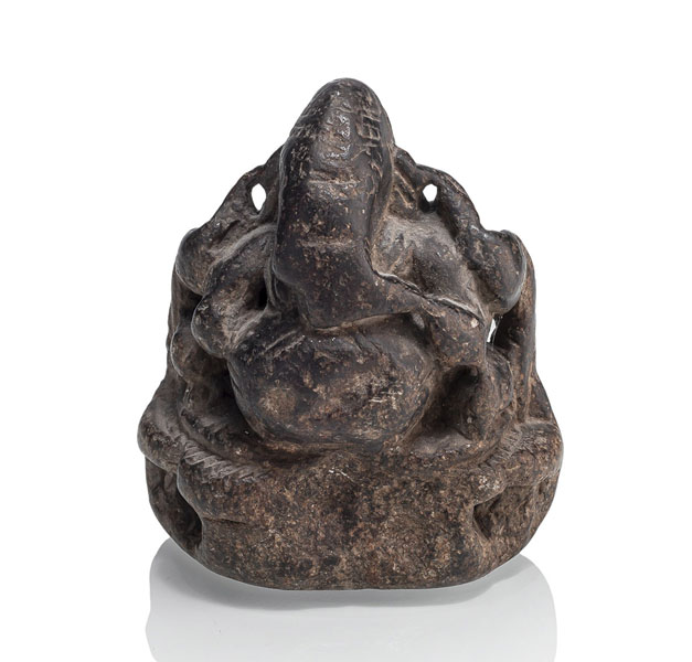 <b>Kleine Stele aus grauem Stein mit Darstellung des Ganesha</b>
