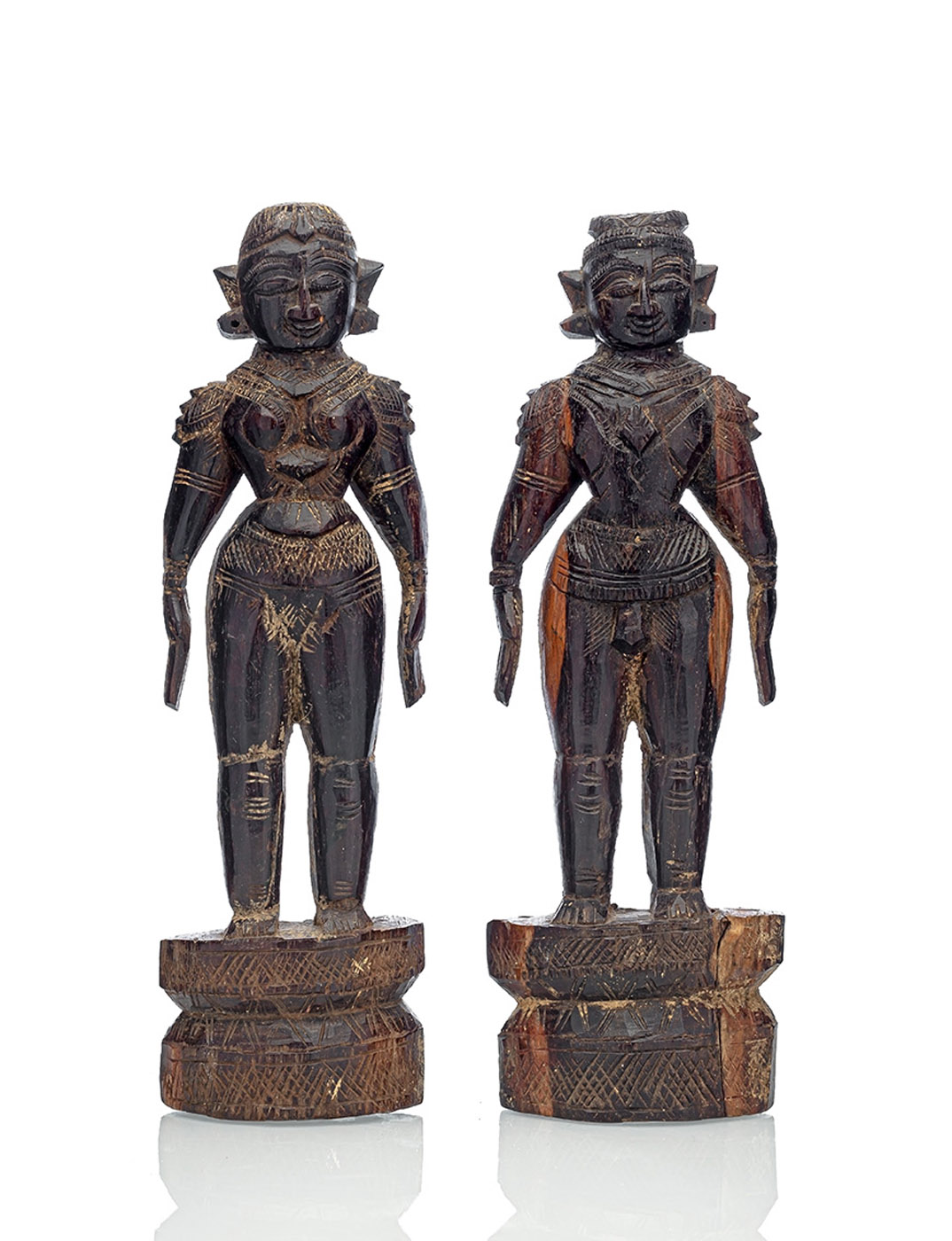 <b>A PAIR OF CARVED WOOD FIGURES OF A STANDING COUPLE</b>