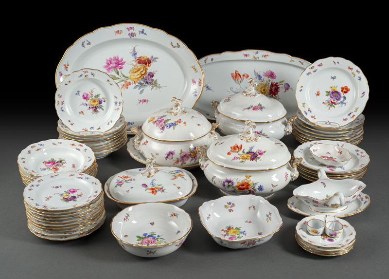 <b>A MEISSEN FLORAL PAINTED AND GILT DINNER SERVICE</b>