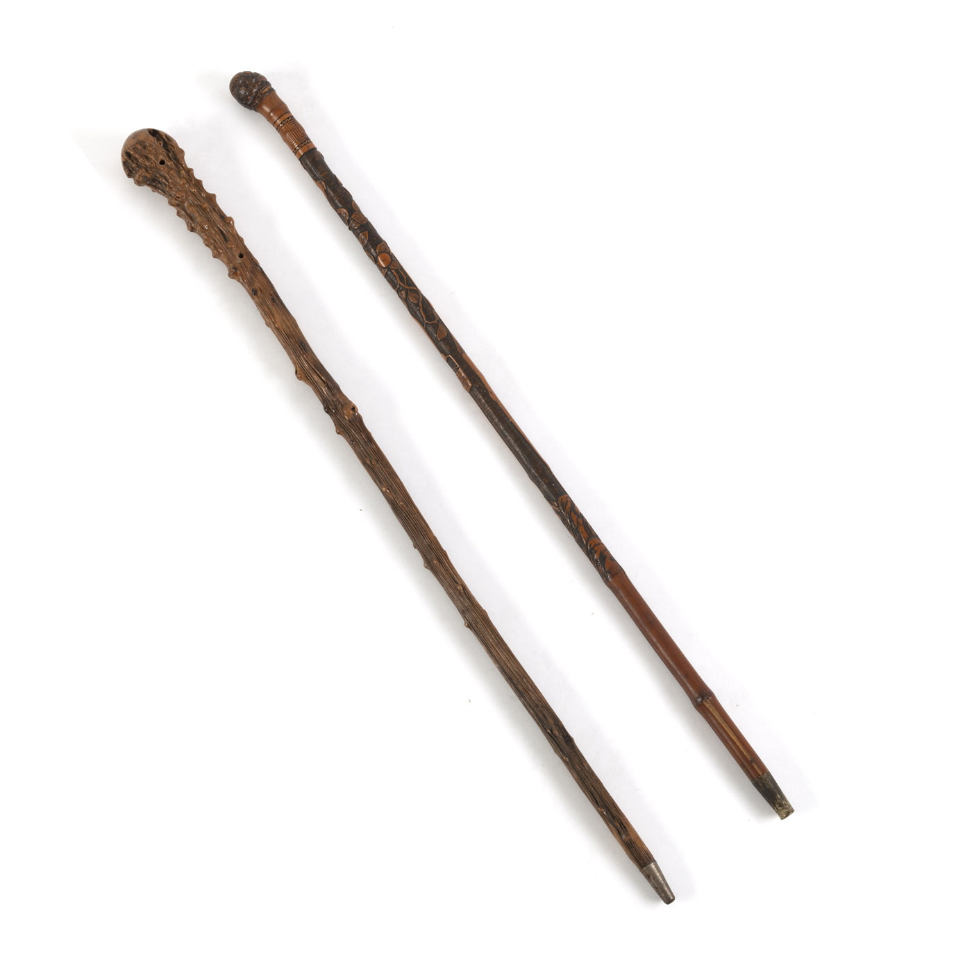 <b>Zwei Spazierstöcke aus Wurzelholz bzw. Bambus, einer mit geschnitzer Darstellung des Ashinaga</b>