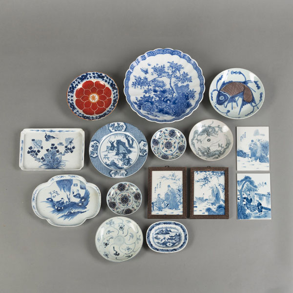 <b>A GROUP OF ELEVEN BLUE AND WHITE PORCELAIN DISHES, AND FOUR TILES</b>