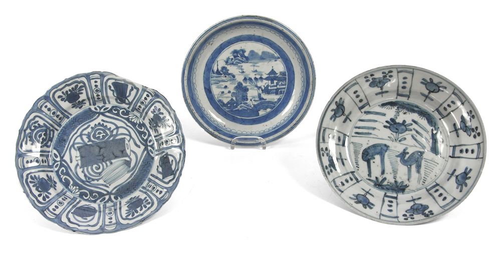 <b>THREE UNDERGLAZE-BLUE PORCELAIN PLATES</b>
