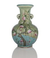 <b>A CELADON AND FAMILLE ROSE 'NINE PEACHES' VASE</b>