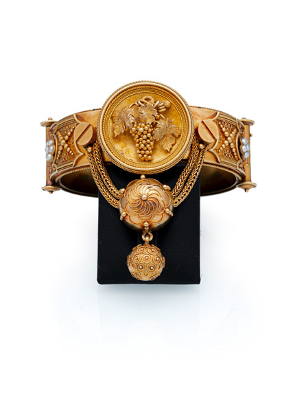 <b>AN ELABORATE ITALIAN ANTIQUE STYLE GOLD AND PEARL BRACELET</b>