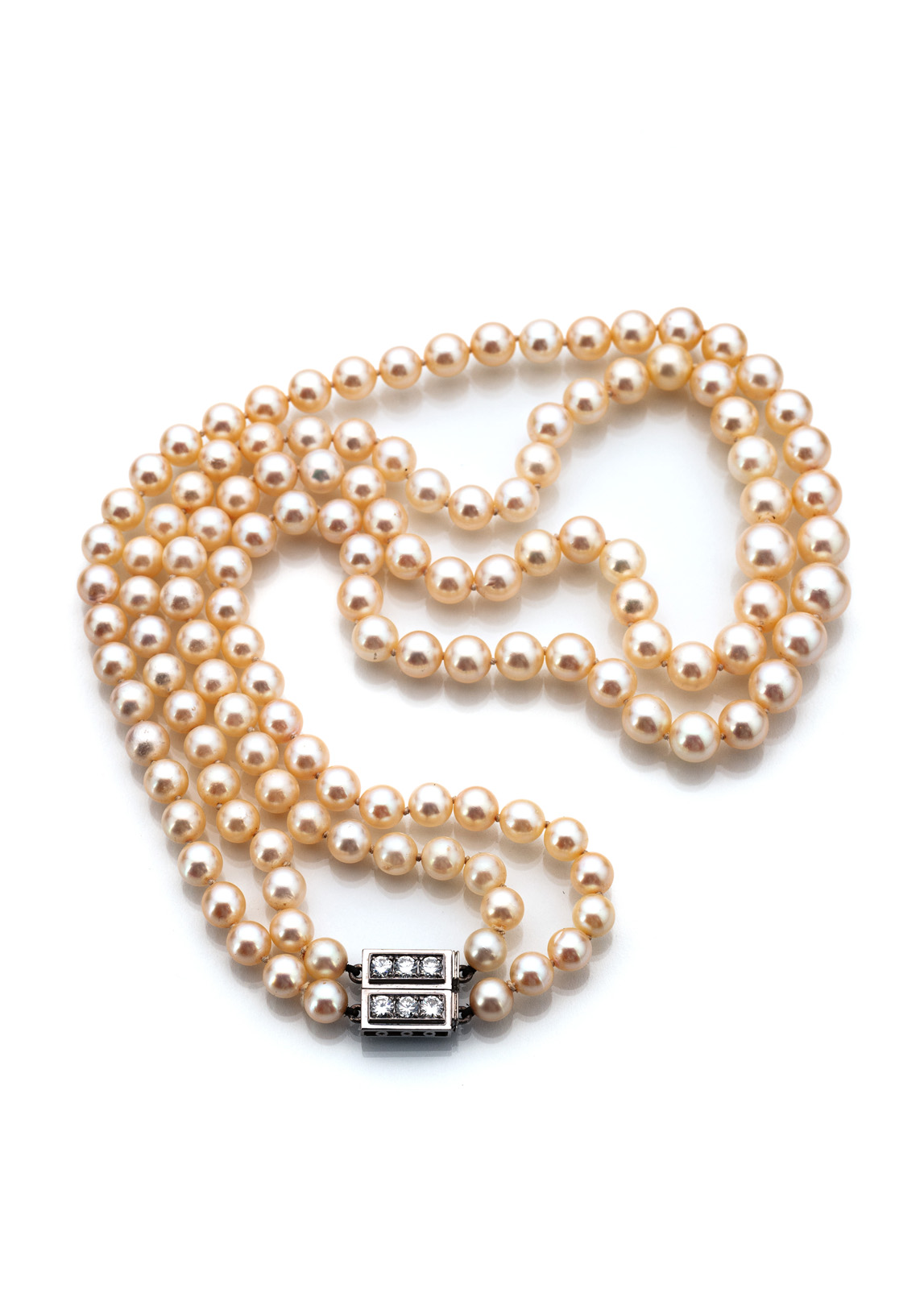 <b>A FINE TWO-ROW CULTURED PEARL NECKLACE</b>