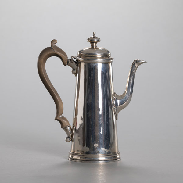 <b>A GEORGE IV SILVER COFFEE POT</b>