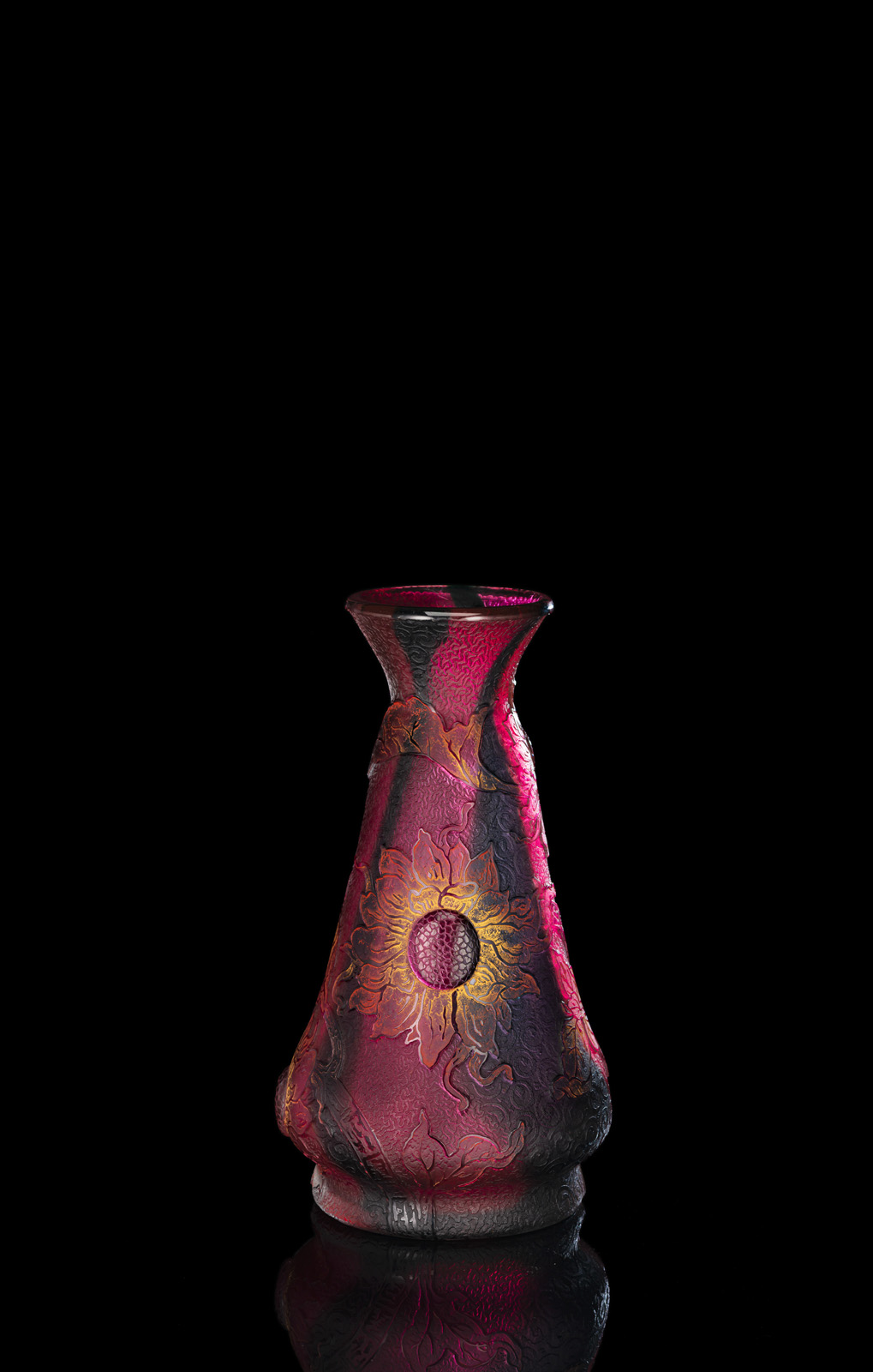 <b>Große und seltene Vase mit Sonnenblumendekor</b>