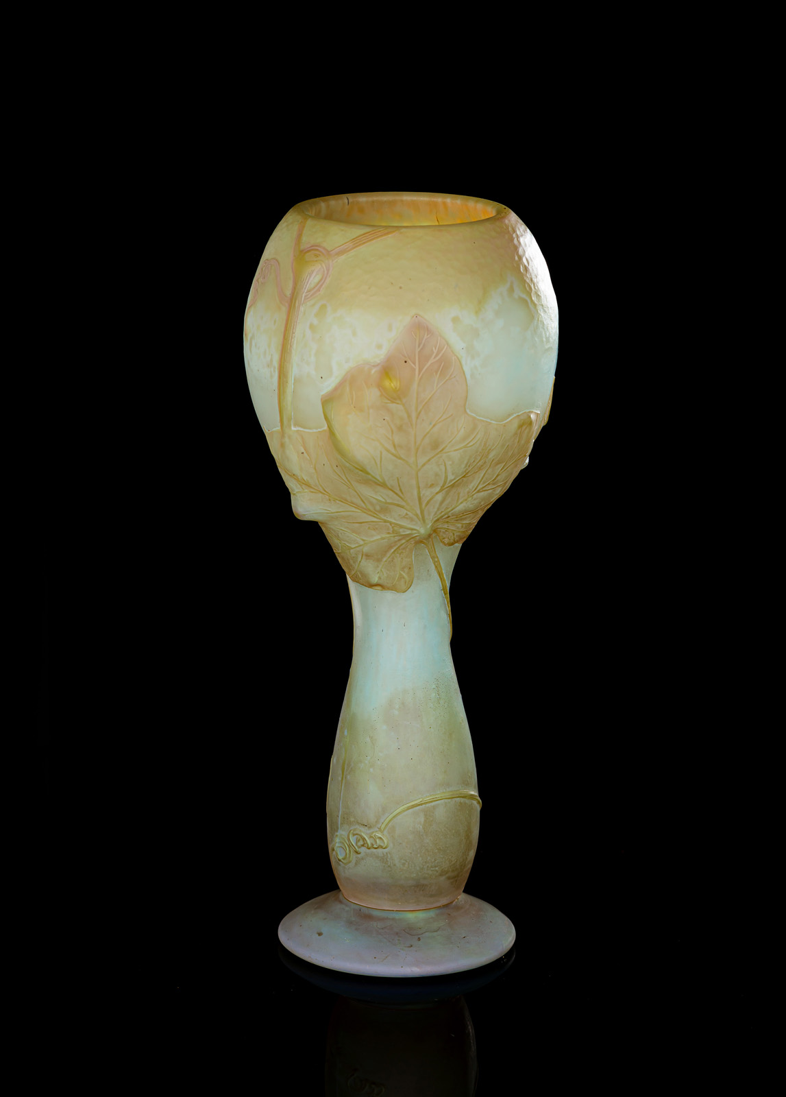 <b>Vase mit Kürbisranke</b>