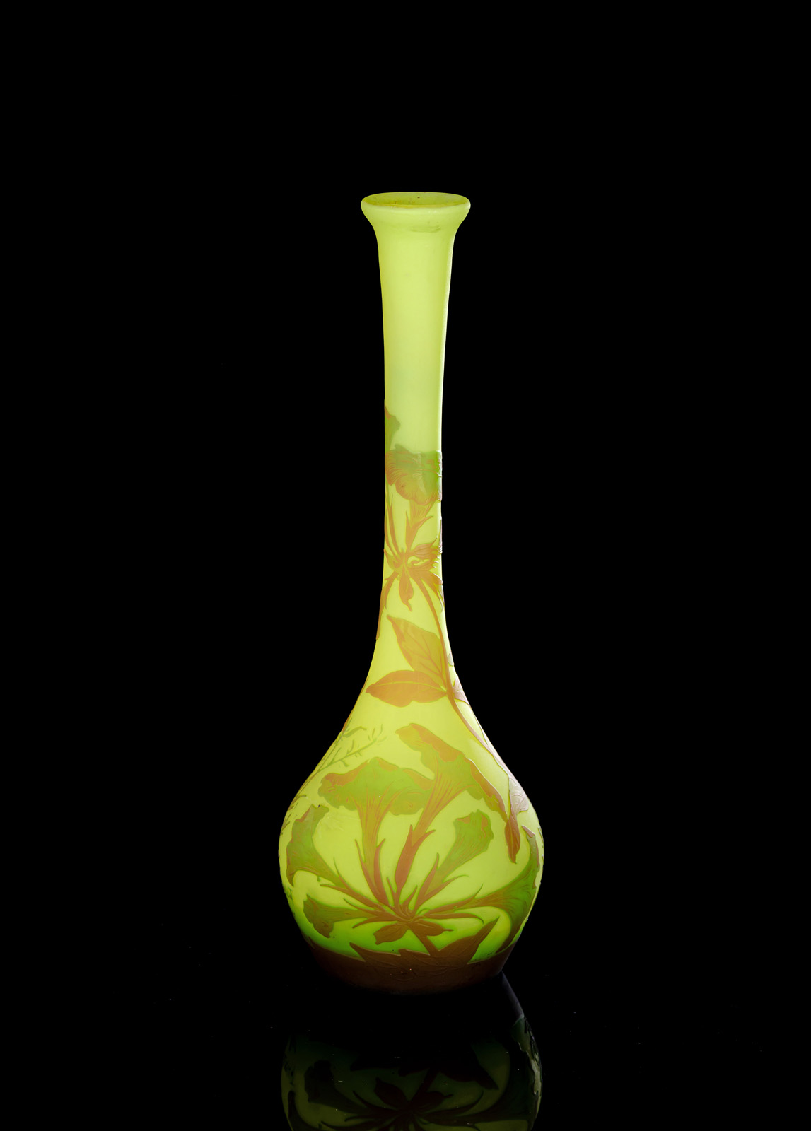 <b>A BALUSTRE SHAPED TRUMPET FLOWER PATTERN GLASS VASE</b>