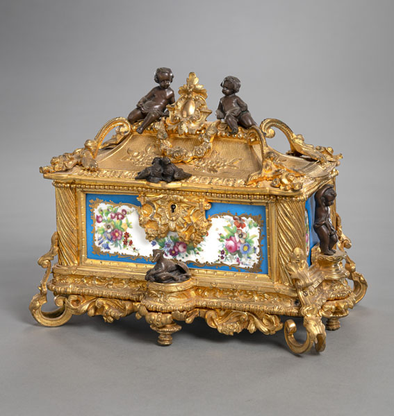 <b>A FRENCH GILTBRONZE AND PORCELAIN MOUNTED BOX</b>