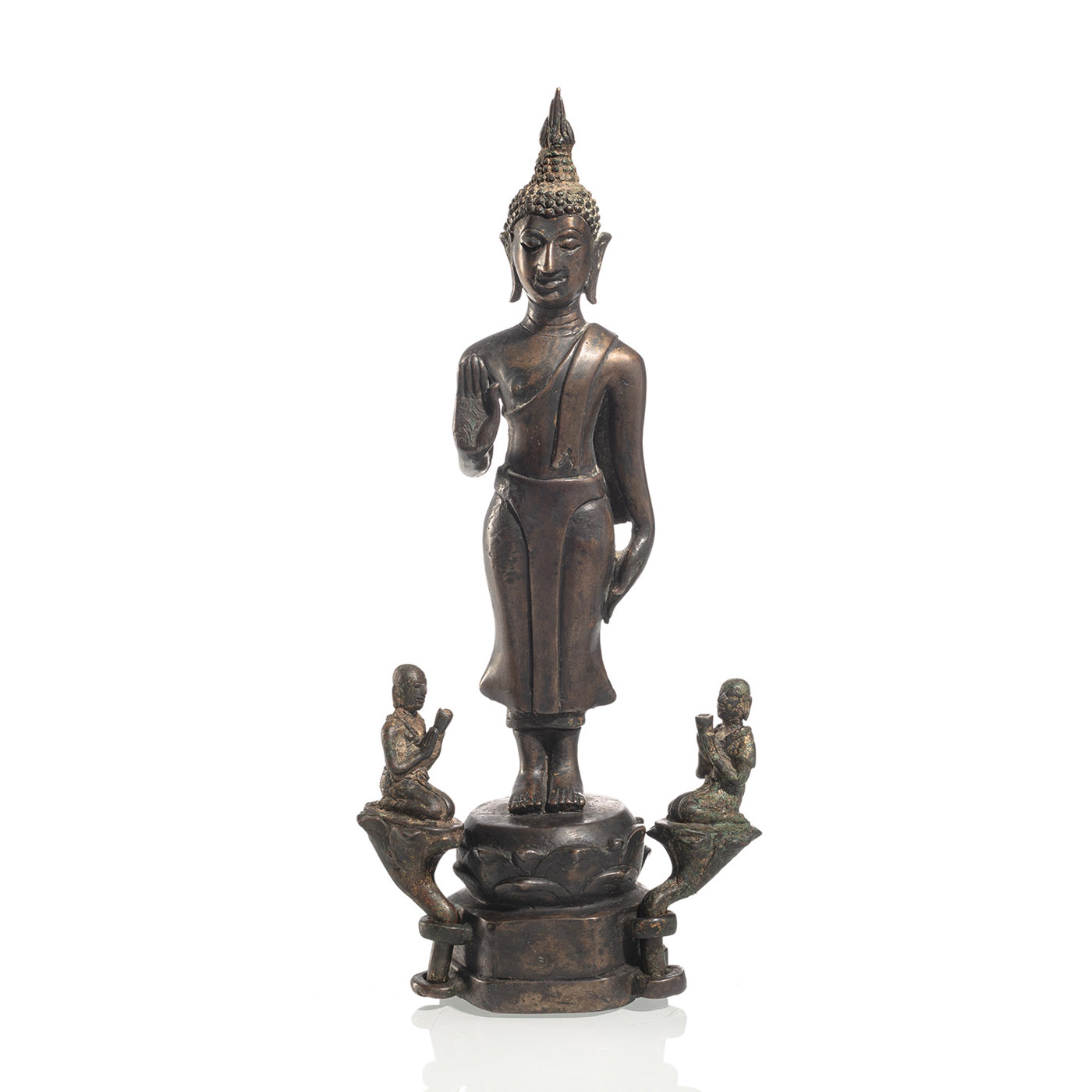 <b>Bronze des Buddha Shakyamuni flankiert von Paar Adoranten</b>