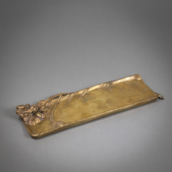 <b>A FRENCH ART NOUVEAU BRONZE PEN TRAY</b>