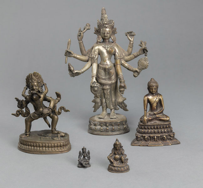<b>Fünf Bronzefiguren des Buddha, Kubera, Syamatara u. a.</b>