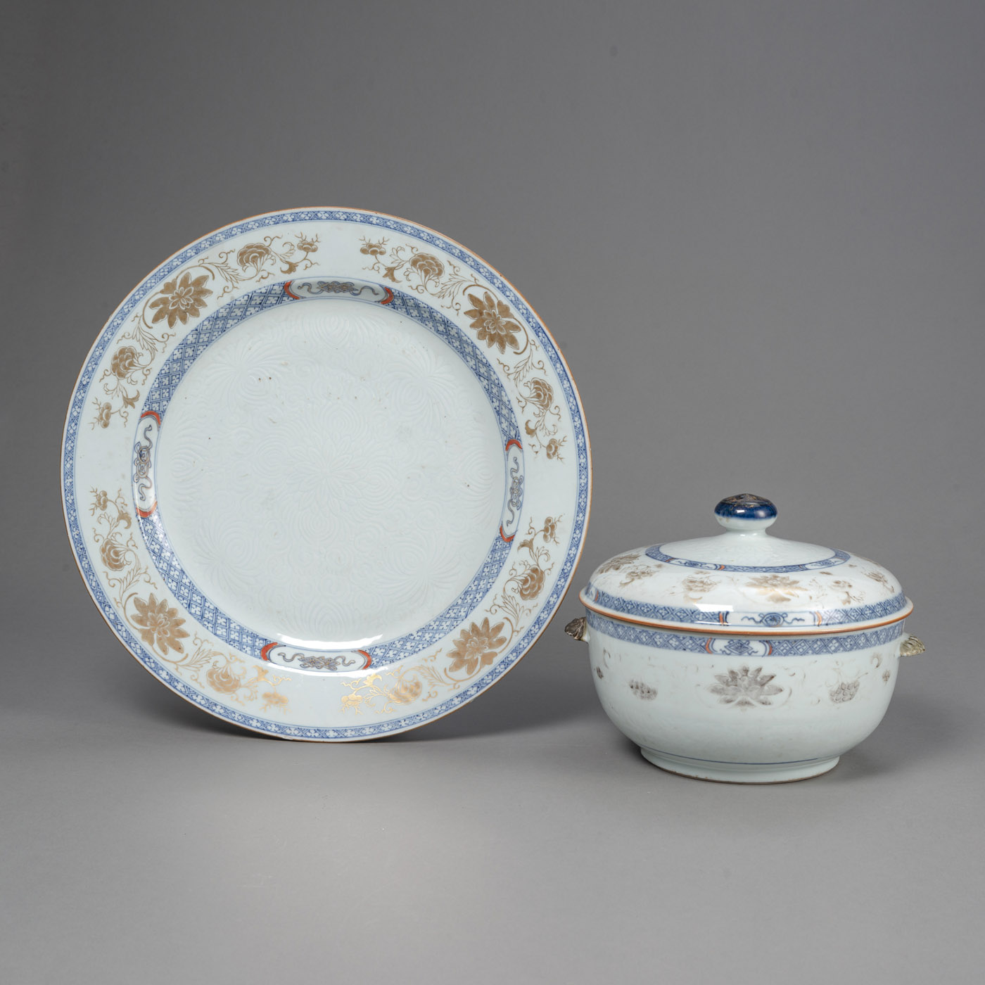 <b>AN UNDERGLAZE BLUE AND GOLD EXPORT PORCELAIN CHARGER WITH CARVED LOTUS AND A TUREEN</b>