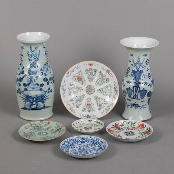 <b>FIVE PORCELAIN PLATES AND TWO VASES PAINTED WITH POLYCHROME TREASURE AND FLOWER DECORATION</b>