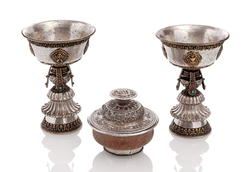 <b>TWO SILVER BUTTER LAMPS AND A ROOTWOOD BOWL WITH SILVER LINER AND SILVER COVER</b>