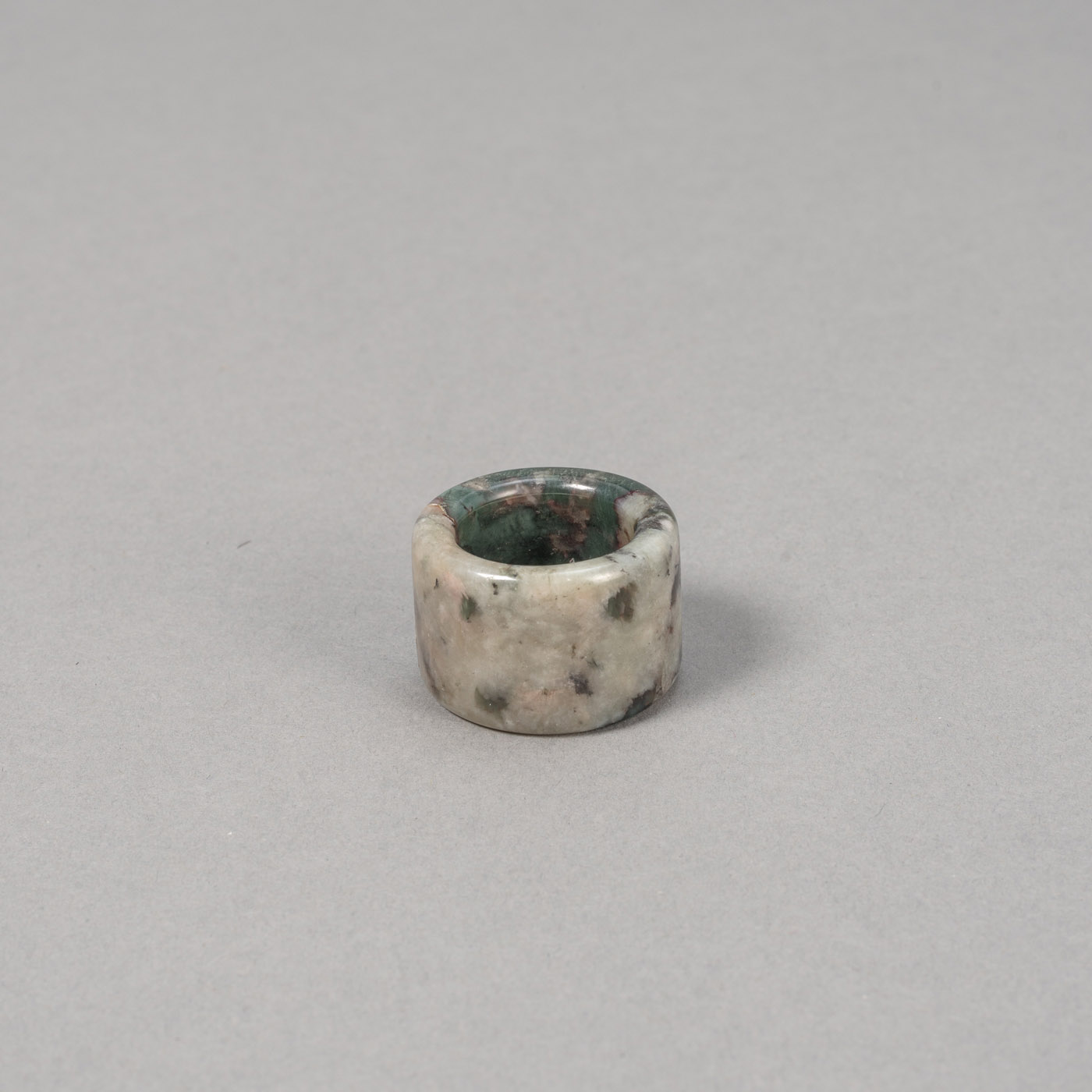 <b>ARCHER'S RING MADE OF GREEN-GREY MOTTLED STONE</b>